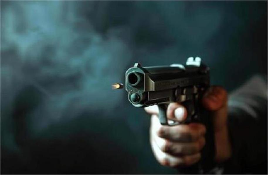 पॉश इलाके में फायरिंग से दहशत, अस्पताल की पार्किंग में खड़ी लग्जरी कार पर लगी गोली