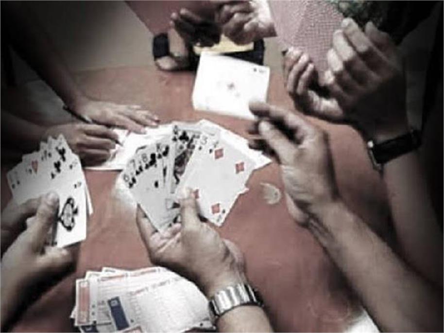 हाईटेक जुआ और सेंसर ताश से ठगी का मामला: आरोपियों को चेतावनी देकर छोड़े जाने पर उठे सवाल
