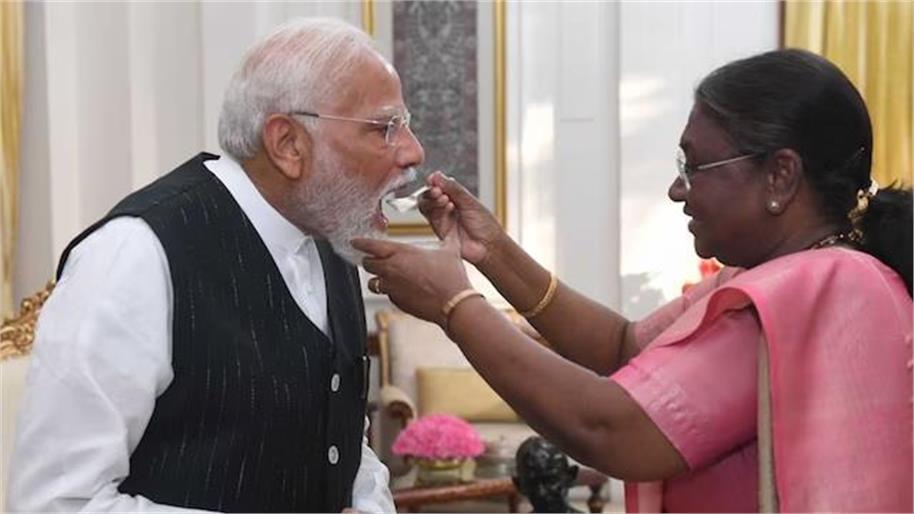 PM मोदी ने राष्ट्रपति मुर्मू को 68वें जन्मदिन पर दीं शुभकामनाएं, एक्स पर शेयर किया पोस्ट