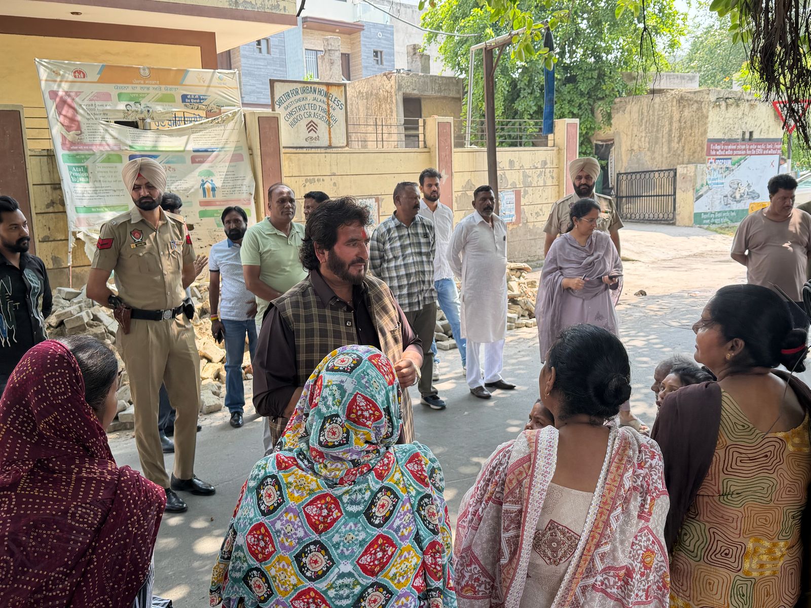 पंजाब राज्य सफाई कर्मचारी आयोग के चेयरमैन चंदन ग्रेवाल ने शहर के विभिन्न स्थानों पर सफाई और सीवरेज प्रबंधों का लिया जायजा