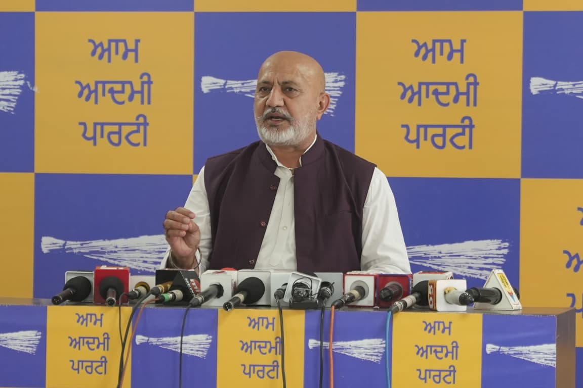 अमित शाह राघव चड्ढा को मोहरा बनाकर आप सांसदों को तोड़ने की साज़िश रच रहे: बलतेज पन्नू