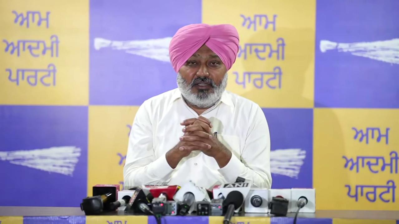 आप' ने पंजाबी गायक दिलजीत दोसांझ के मैनेजर के घर पर हुए हमले की निंदा की, भाजपा को ठहराया जिम्मेदार