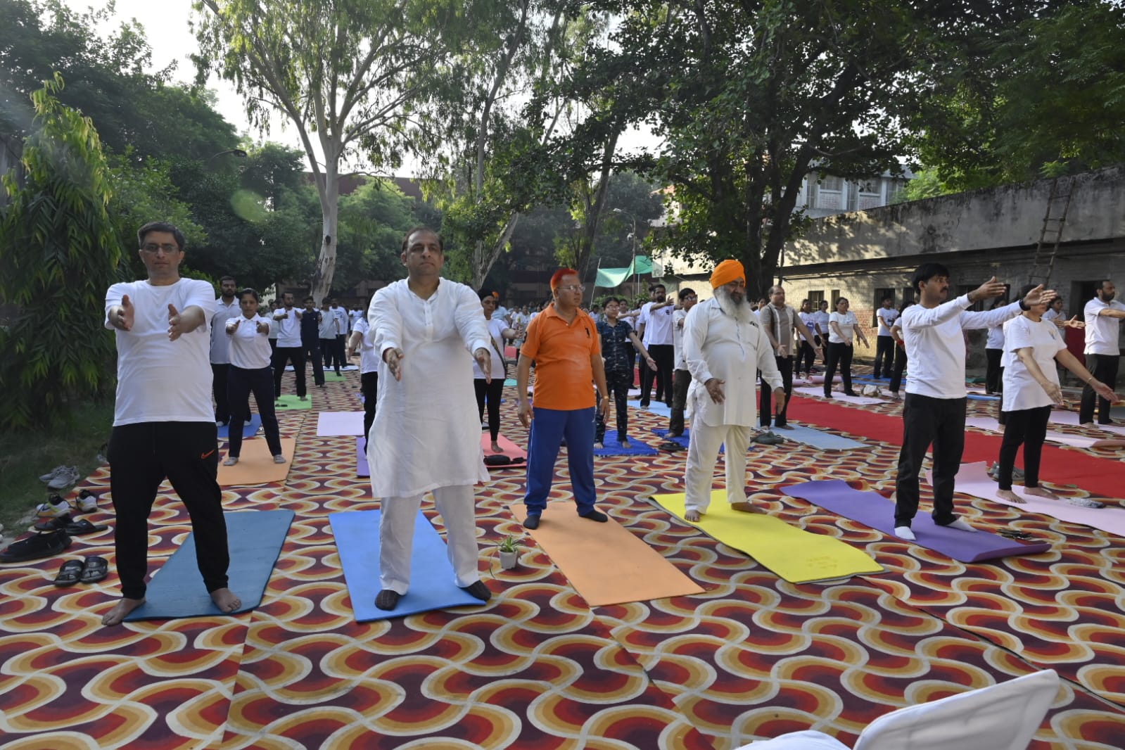 अंतरराष्ट्रीय योग दिवस के अवसर पर ई.एस.आई. अस्पताल में जिला स्तरीय समारोह के दौरान सैकड़ों लोगों ने किया योग अभ्यास