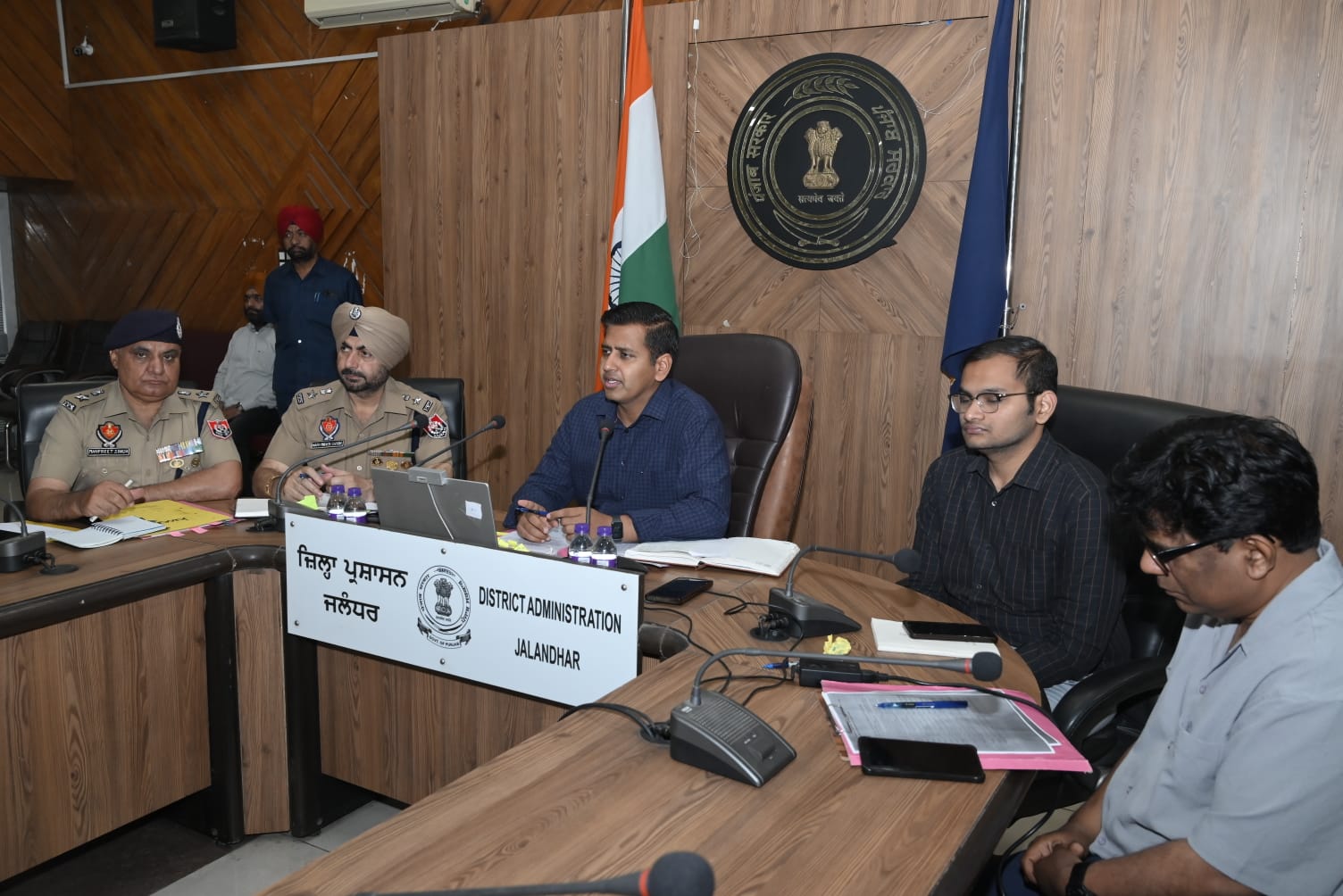 डिप्टी कमिश्नर ने अधिकारियों को नशे के खिलाफ व्यापक एक्शन प्लान तैयार करने के दिए निर्देश