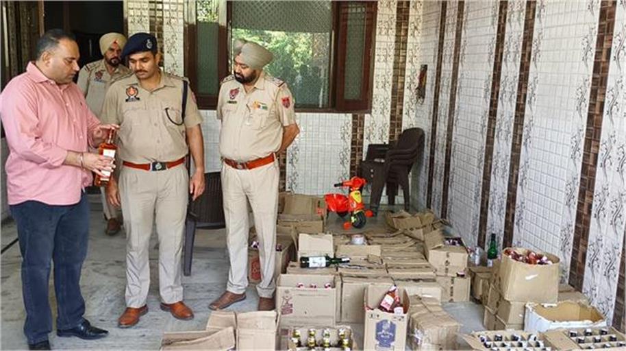 जालंधर में अवैध शराब पर बड़ी कार्रवाई, 50 से ज्यादा पेटियां बरामद