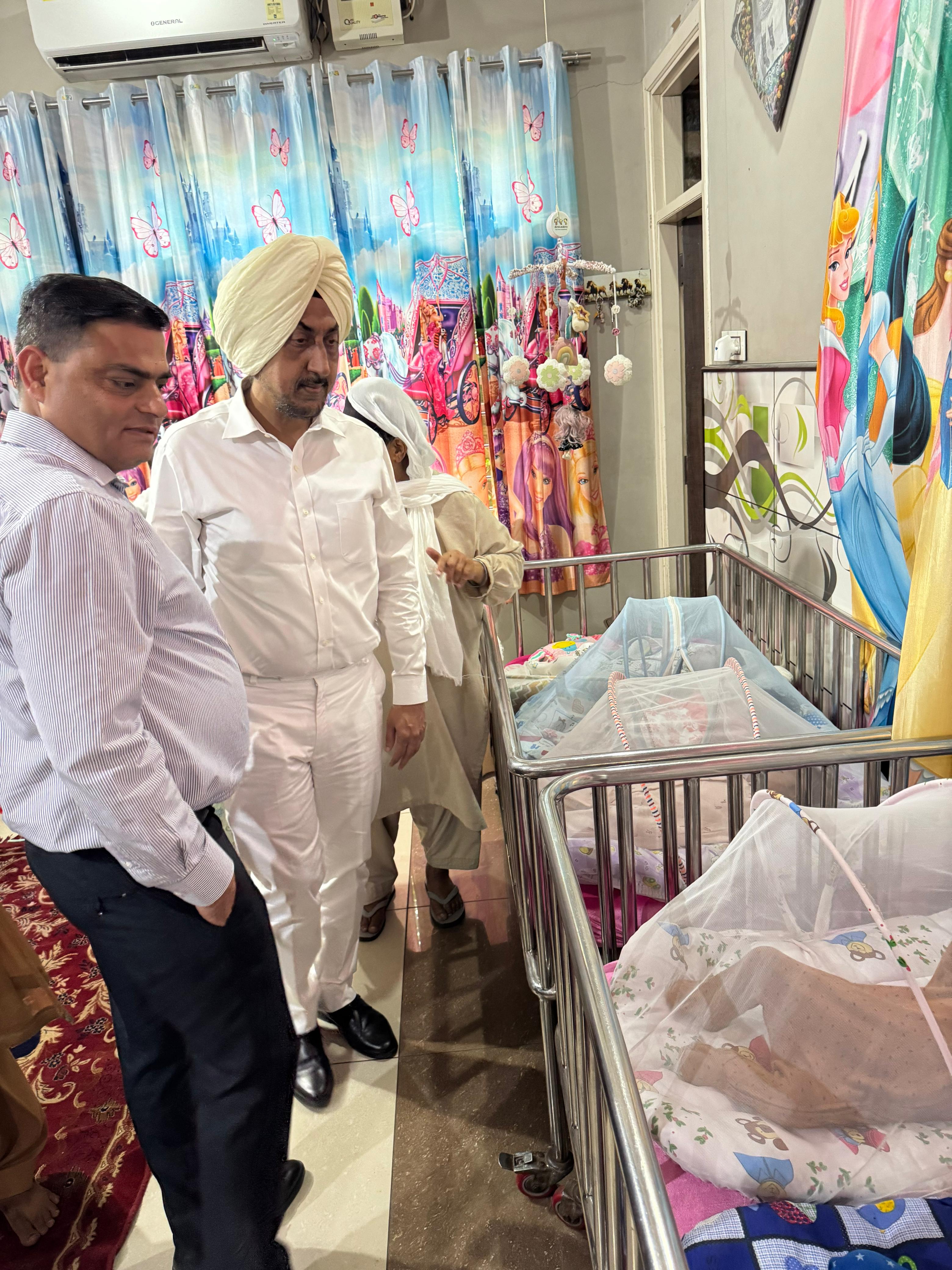 ज़िला एंव सैशन जज ने यूनिक होम, जालंधर में बच्चों का सांझा जन्मदिन मनाया