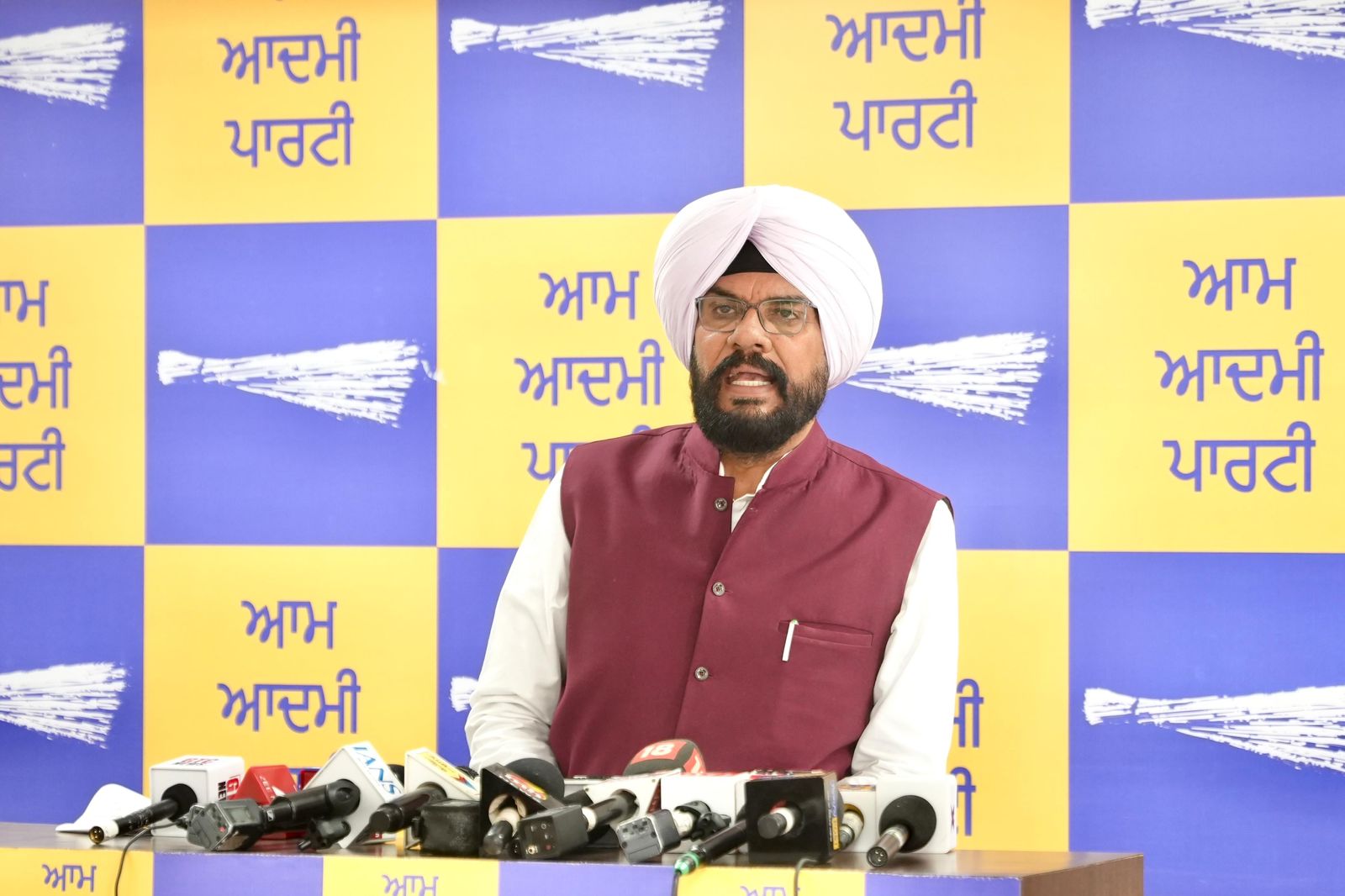 कुलदीप धालीवाल का सुखबीर बादल पर तीखा हमला, कहा- गैंगस्टरों को भगाने की बात करने वाले खुद 'गैंगस्टरों को लाओ कैंपेन' चला रहे हैं