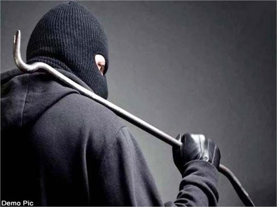 होटल के कमरे से 1.25 लाख की चोरी, स्टाफ पर शक—पुलिस जांच में जुटी