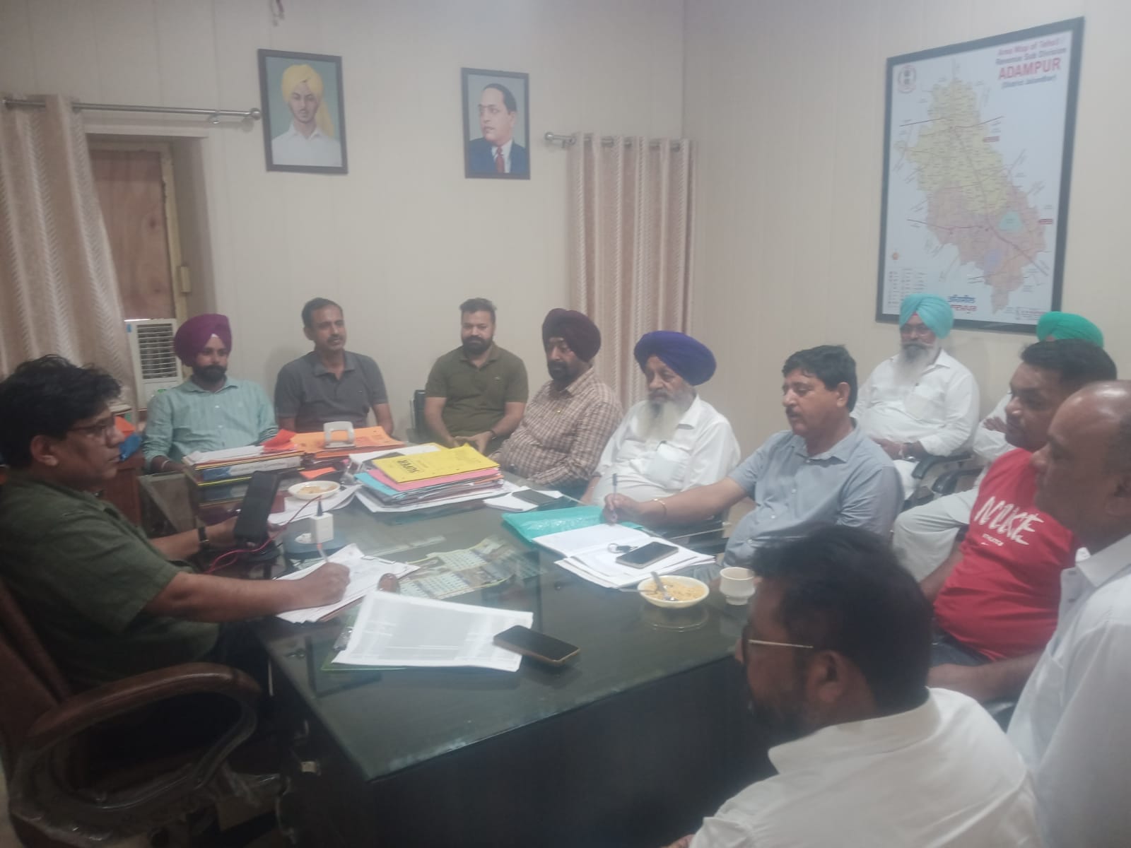 चयनकार रजिस्ट्रेशन अधिकारियों ने प्राप्त दावे व आपत्तियों की सूचियां राजनीतिक पार्टियों को सौंपीं