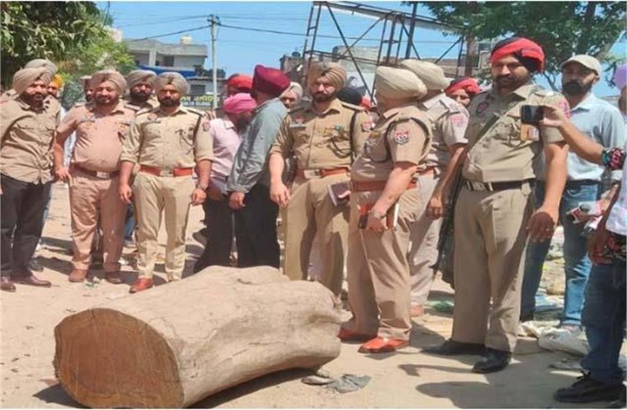 बटाला में कार निकालने को लेकर खूनी संघर्ष, क्रॉस फायरिंग में निहंग सिंह की मौत, दो घायल