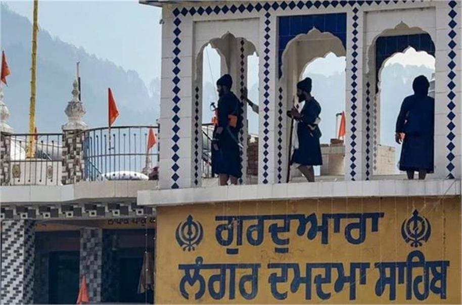 रुद्रप्रयाग के गुरुद्वारे में तनाव, निहंग श्रद्धालु तीसरी मंजिल पर डटे, सुरक्षा बढ़ाई गई