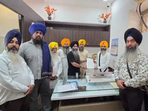 कनाडा भेजे गए गुरु ग्रंथ साहिब के स्वरूपों पर विवाद:अमृतसर में आवाज-ए-कौम बोली- कंटेनरों में भेजना मर्यादा के खिलाफ, जांच हो