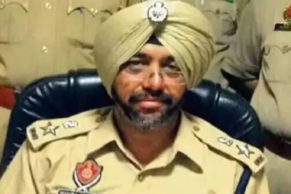3 साल से फरार बर्खास्त AIG राजजीत सिंह ने किया सरेंडर, पुलिस ने तुरंत किया गिरफ्तार