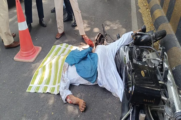 चुनमुन मॉल के पास रोडवेज बस और बाइक की टक्कर, बाइक सवार की मौके पर मौत