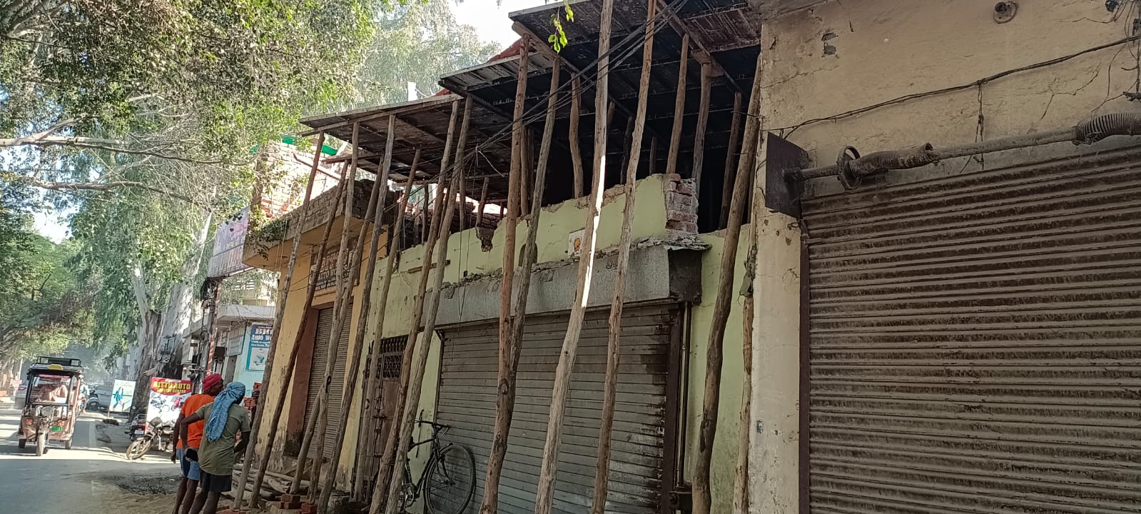 जेल से बाहर आए भाजपा नेता ने वेस्ट हलके में नहर किनारे खड़ी कर दी अवैध दुकानें